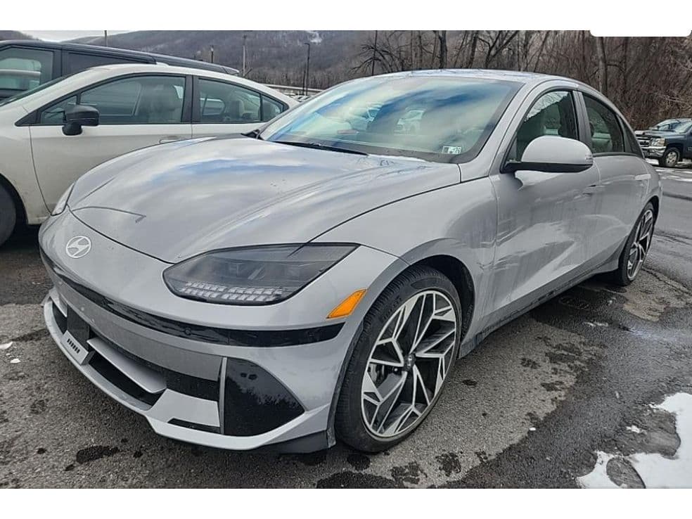 2023 Hyundai IONIQ 6 view 1