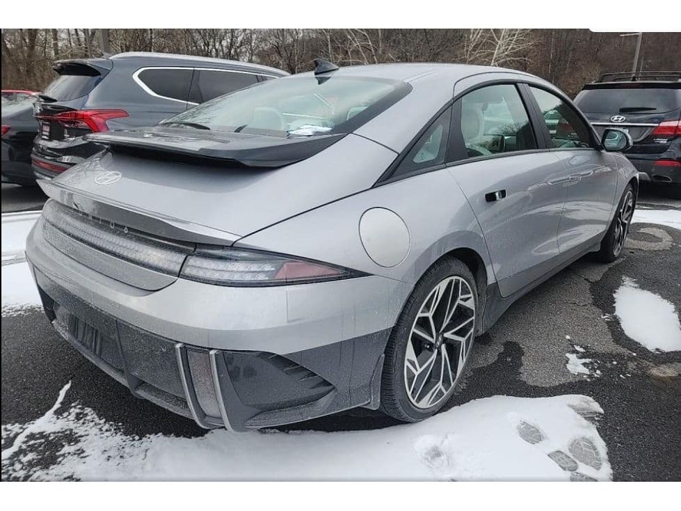 2023 Hyundai IONIQ 6 view 2