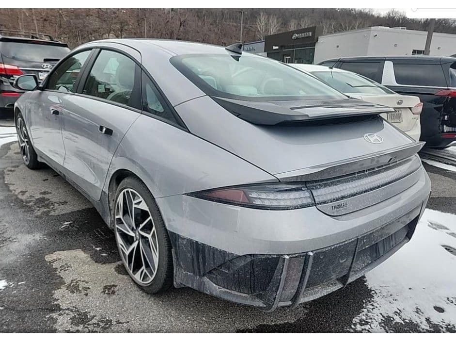 2023 Hyundai IONIQ 6 view 3