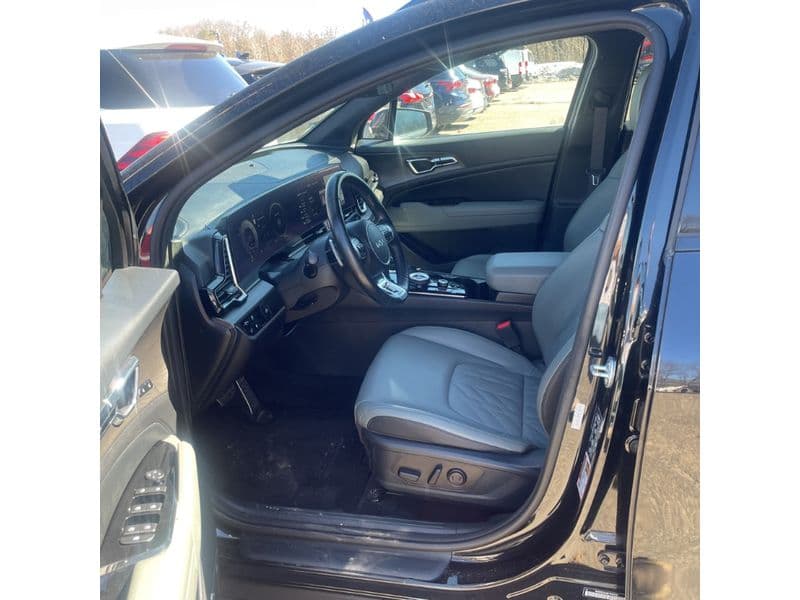 2023 Kia Sportage PHEV view 5