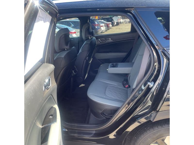 2023 Kia Sportage PHEV view 6