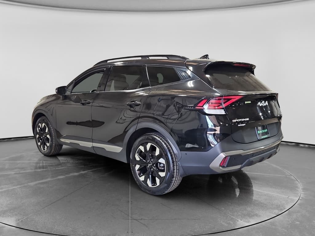 2023 Kia Sportage PHEV view 2