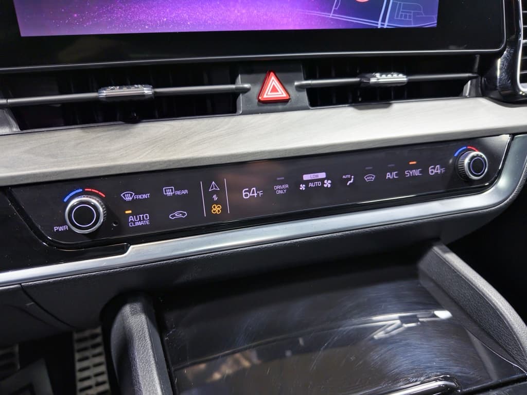 2023 Kia Sportage PHEV view 17