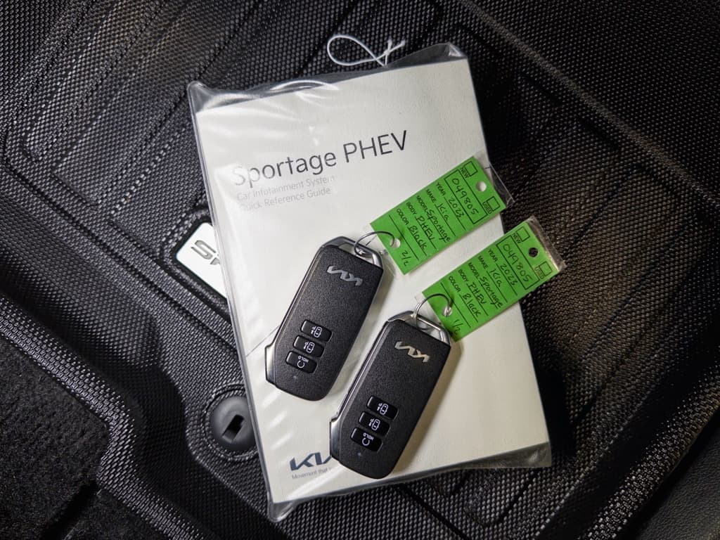 2023 Kia Sportage PHEV view 25