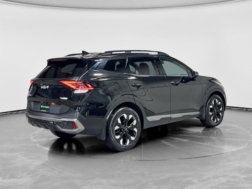 2023 Kia Sportage PHEV view 3