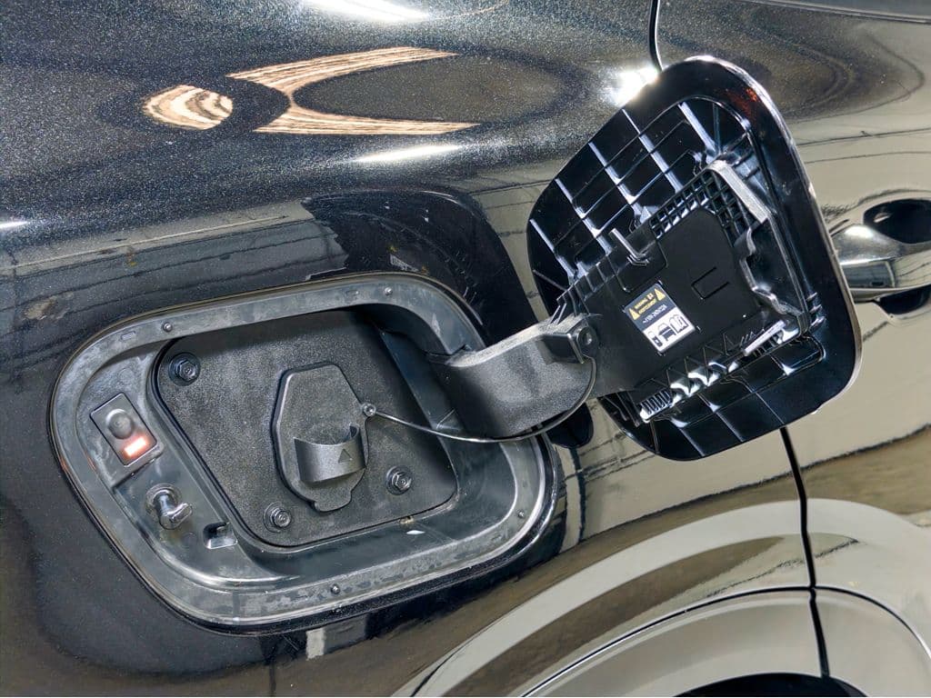 2023 Kia Sportage PHEV view 5