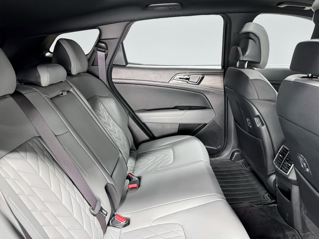 2023 Kia Sportage PHEV view 24
