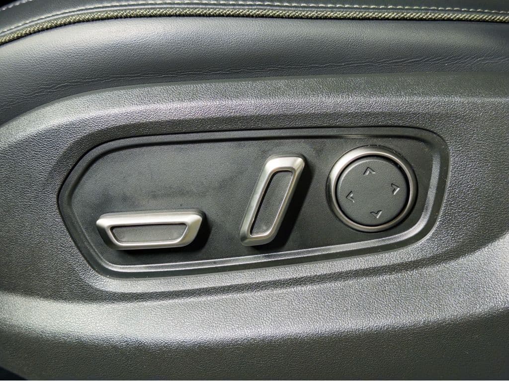 2025 Rivian R1S view 7