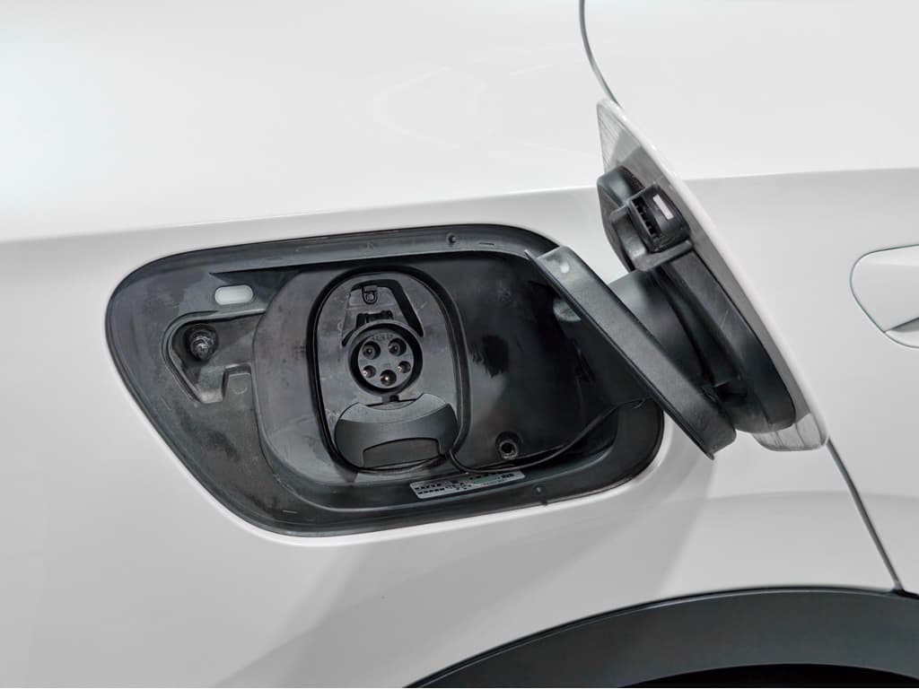 2023 Volkswagen ID.4 view 5