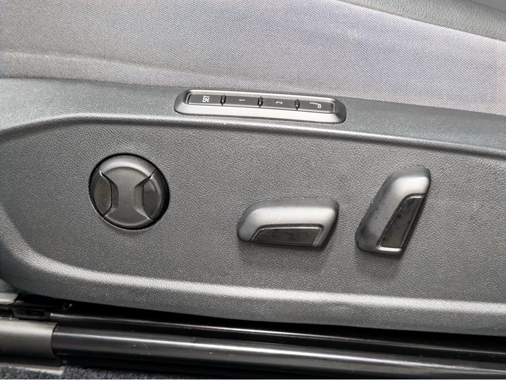 2023 Volkswagen ID.4 view 6