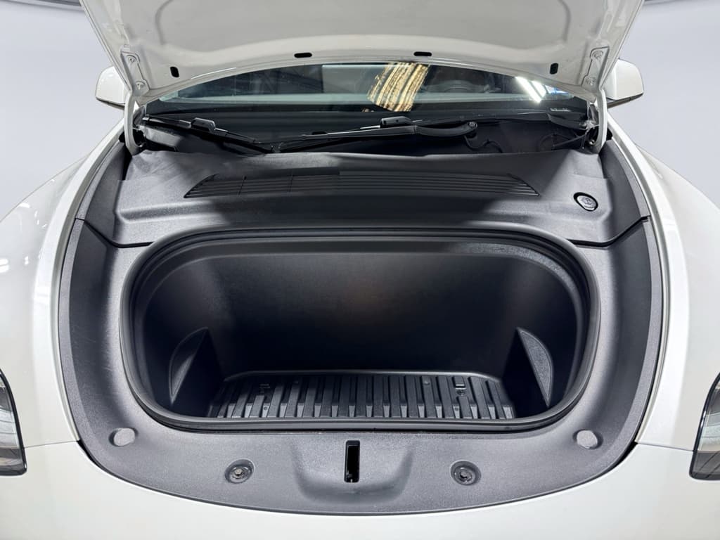 2020 Tesla Model Y view 23