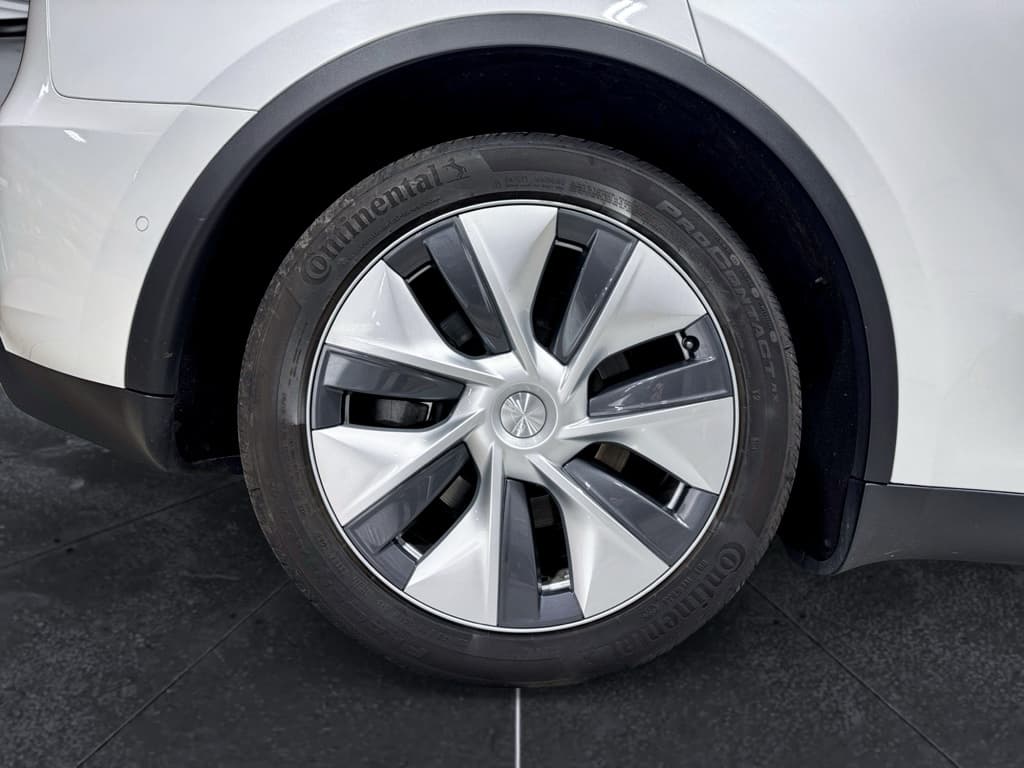 2020 Tesla Model Y view 35