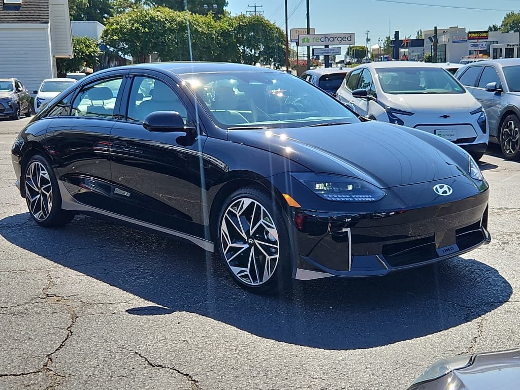 2023 Hyundai IONIQ 6 view 4