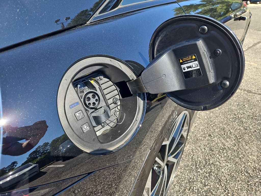 2023 Hyundai IONIQ 6 view 6