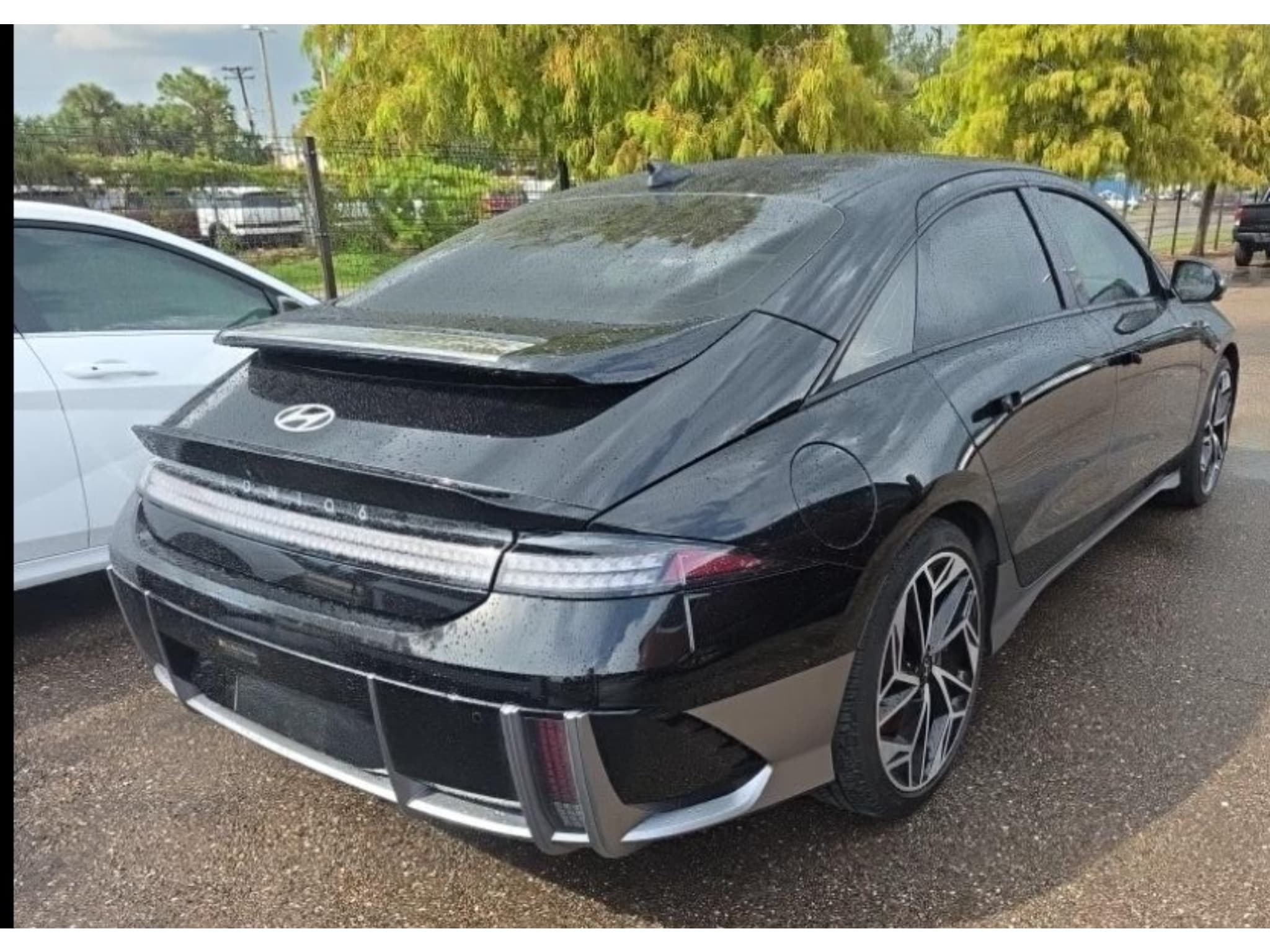 2023 Hyundai IONIQ 6 view 3