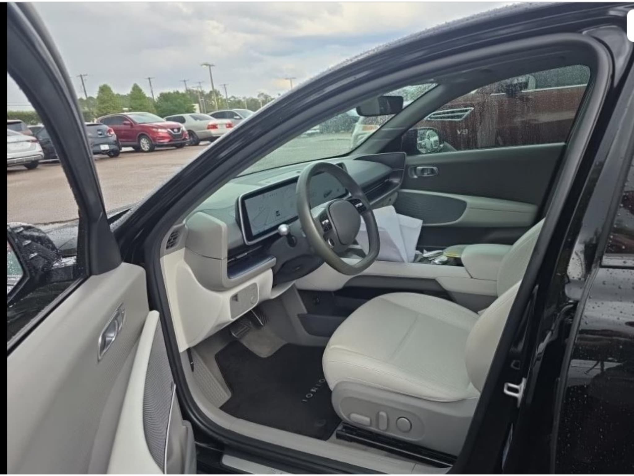 2023 Hyundai IONIQ 6 view 5
