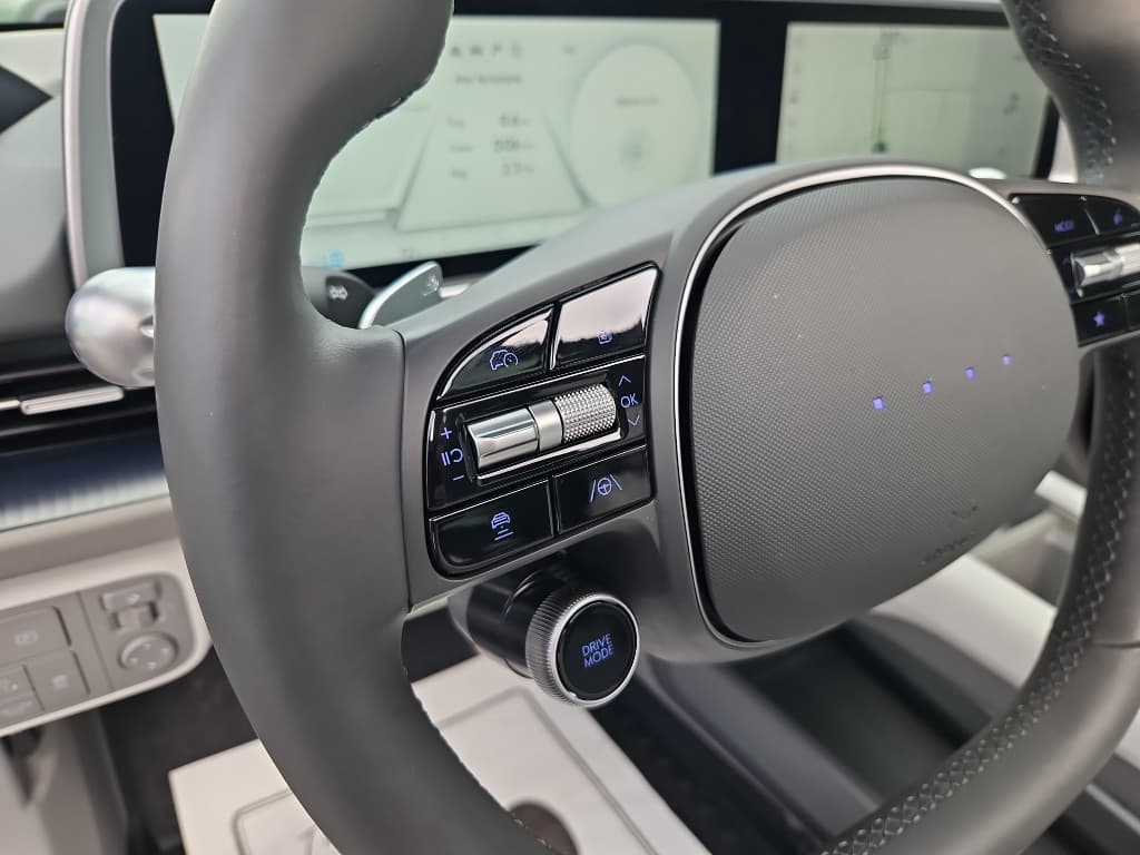 2023 Hyundai IONIQ 6 view 9