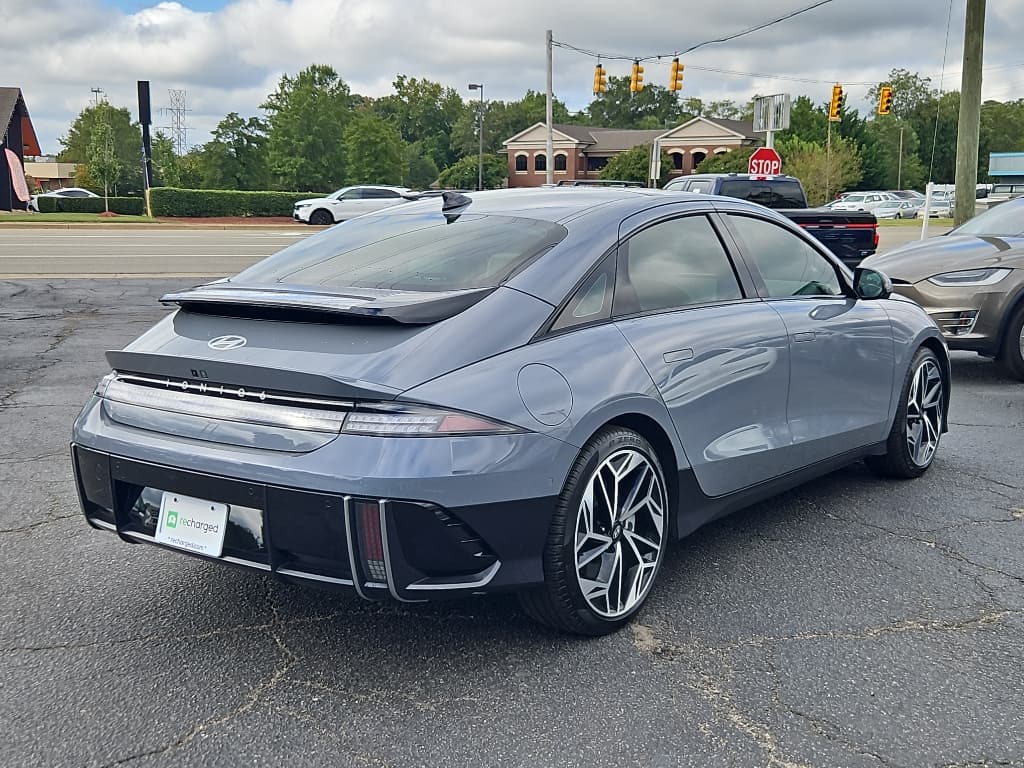 2023 Hyundai IONIQ 6 view 3