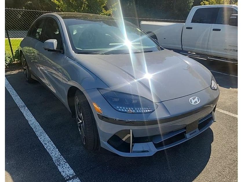 2023 Hyundai IONIQ 6 view 3