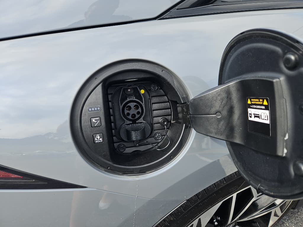 2023 Hyundai IONIQ 6 view 5