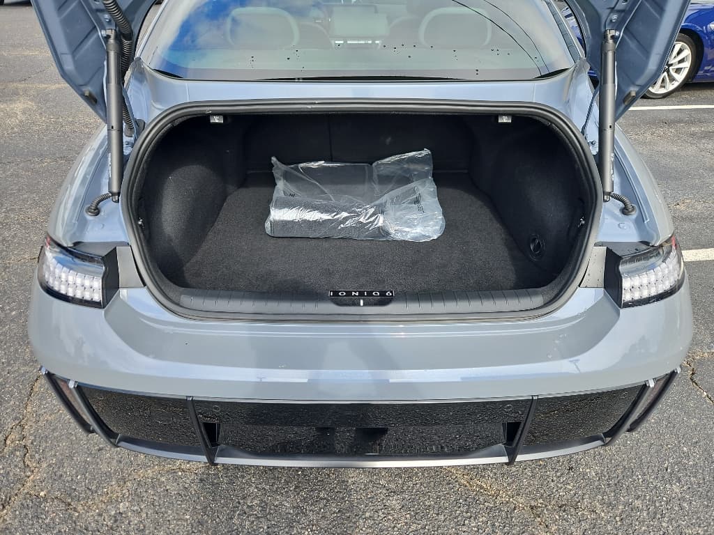 2023 Hyundai IONIQ 6 view 27