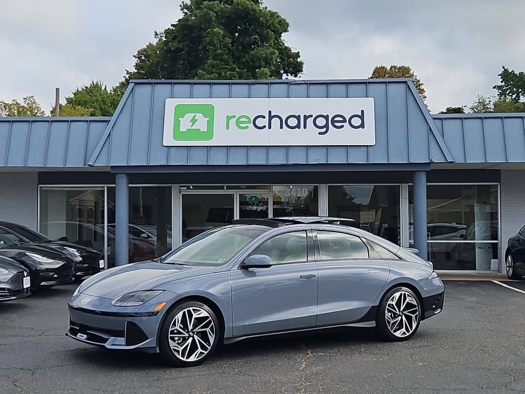 2023 Hyundai IONIQ 6 view 1