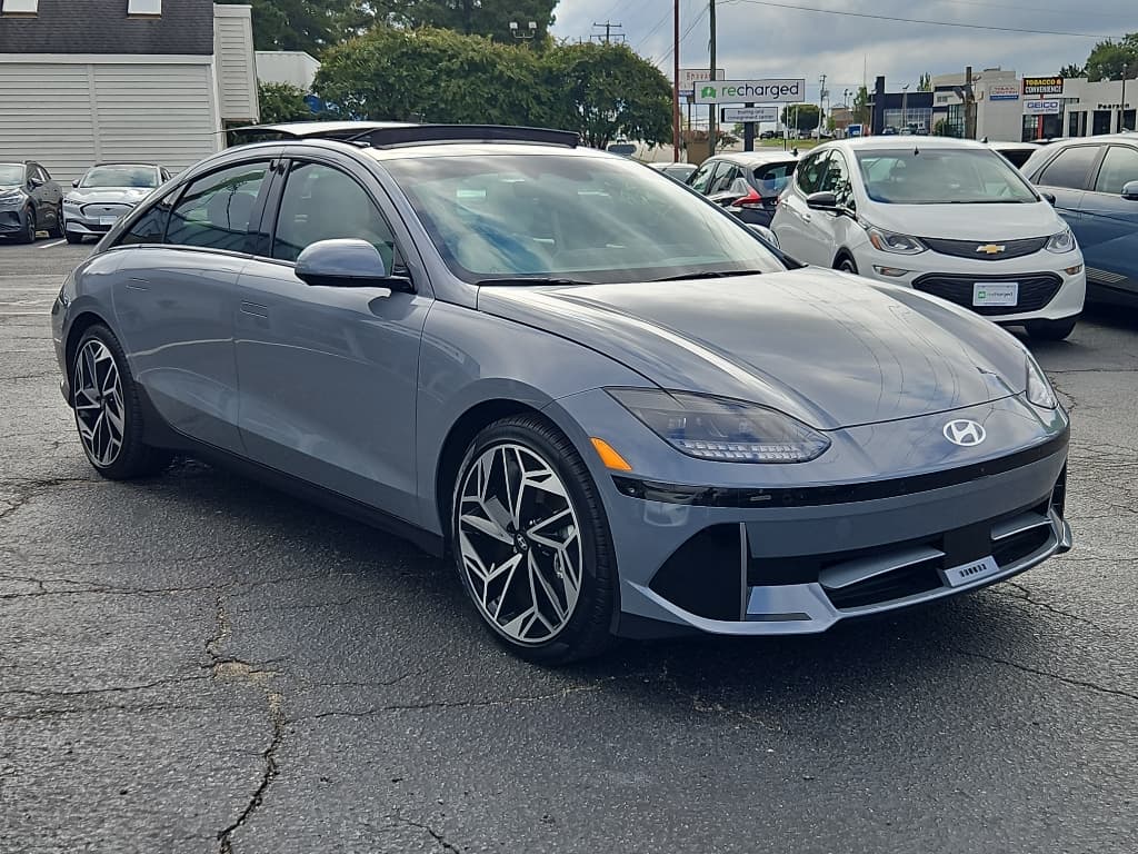 2023 Hyundai IONIQ 6 view 4