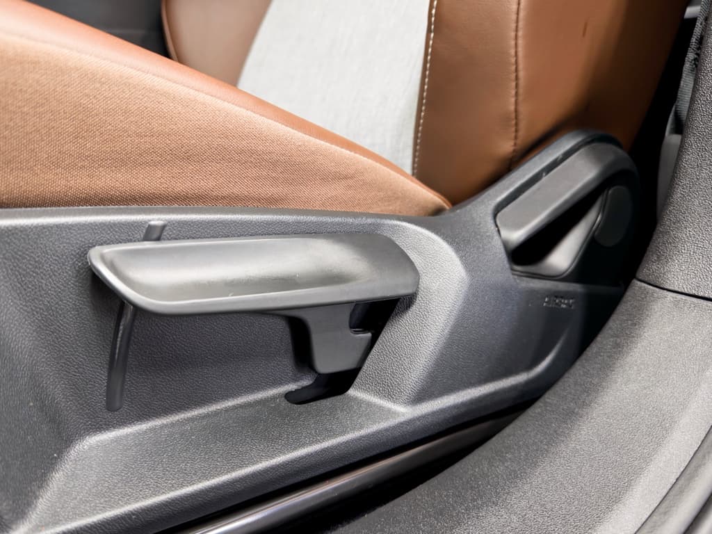 2023 Volkswagen ID.4 view 6