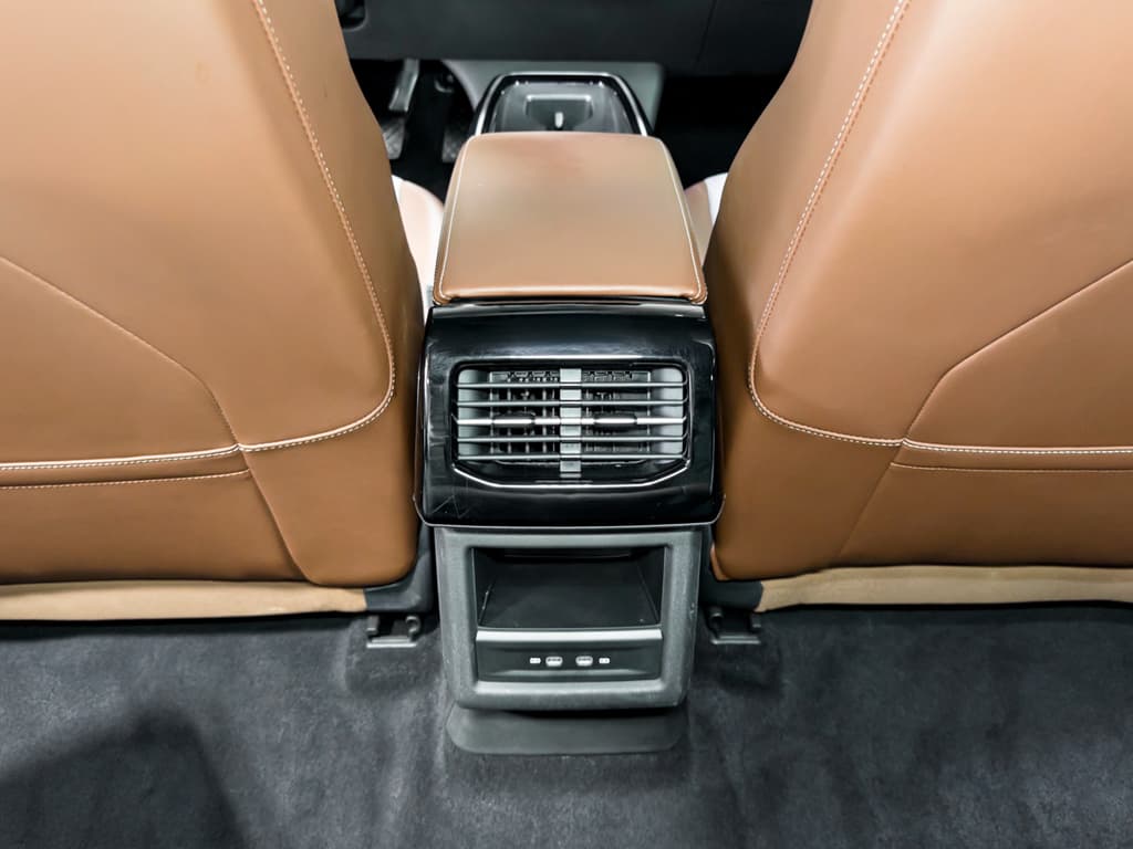 2023 Volkswagen ID.4 view 20