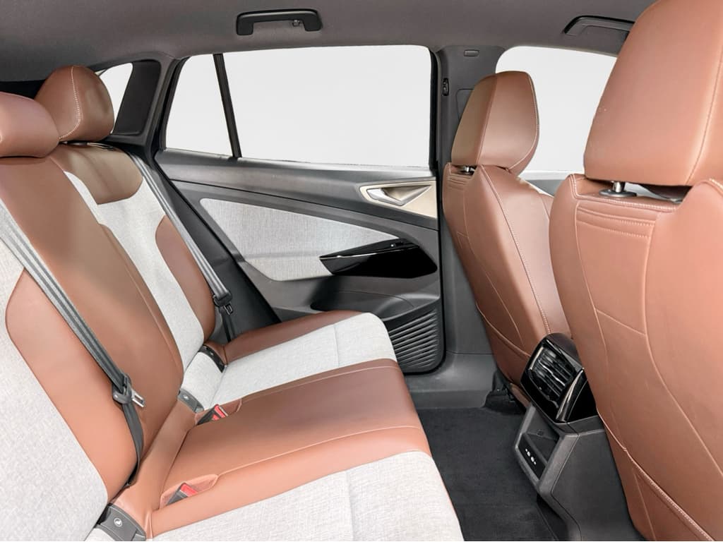 2023 Volkswagen ID.4 view 21