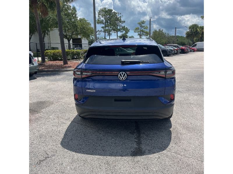 2022 Volkswagen ID.4 view 4