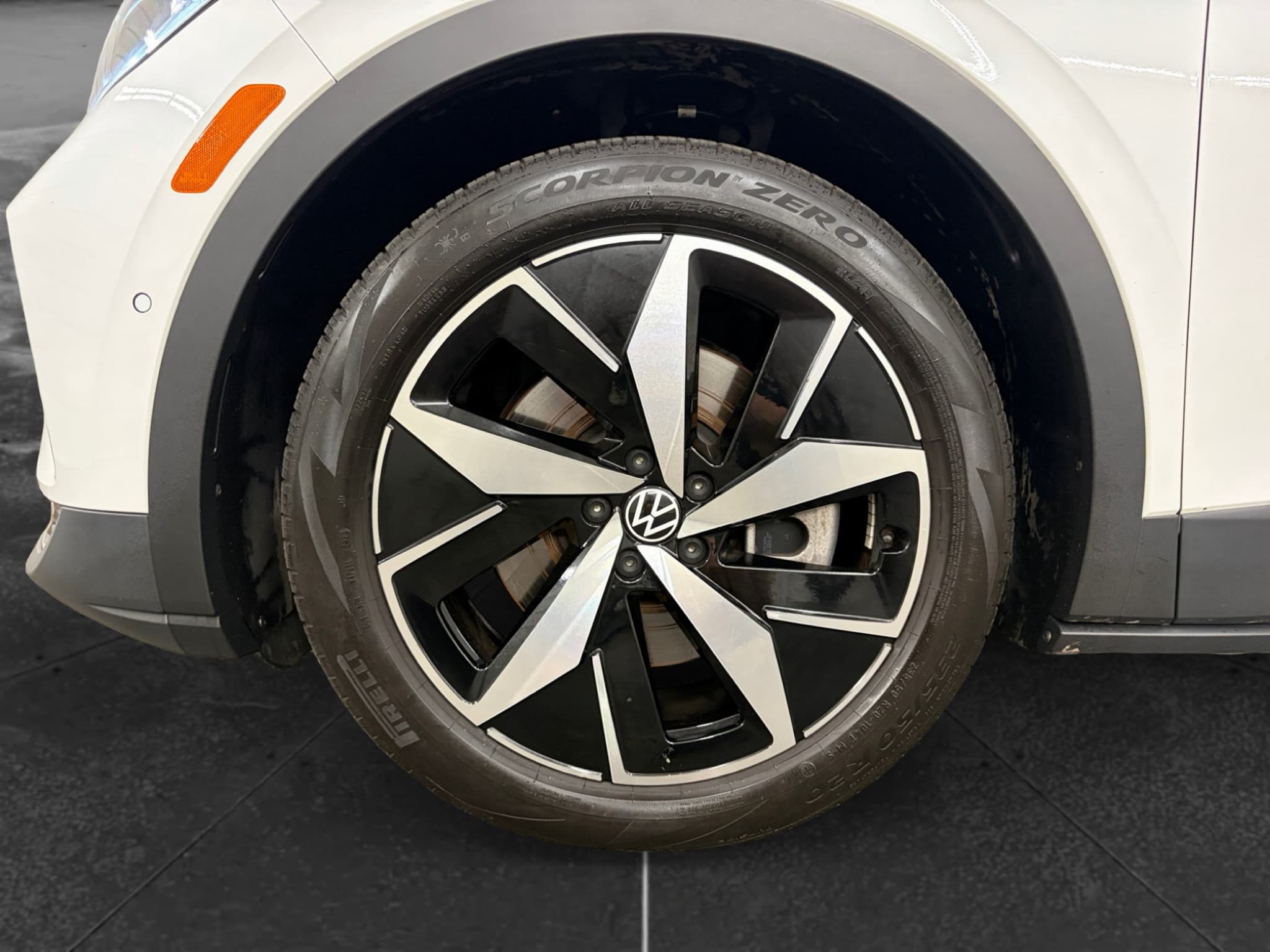 2023 Volkswagen ID.4 view 26