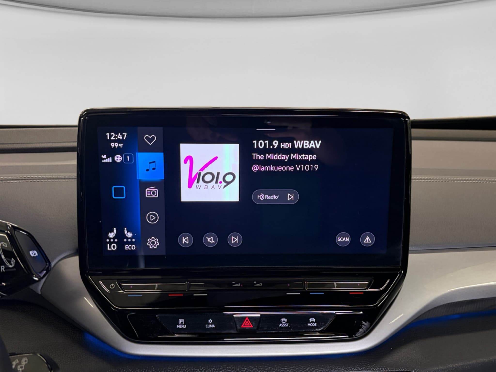 2023 Volkswagen ID.4 view 31