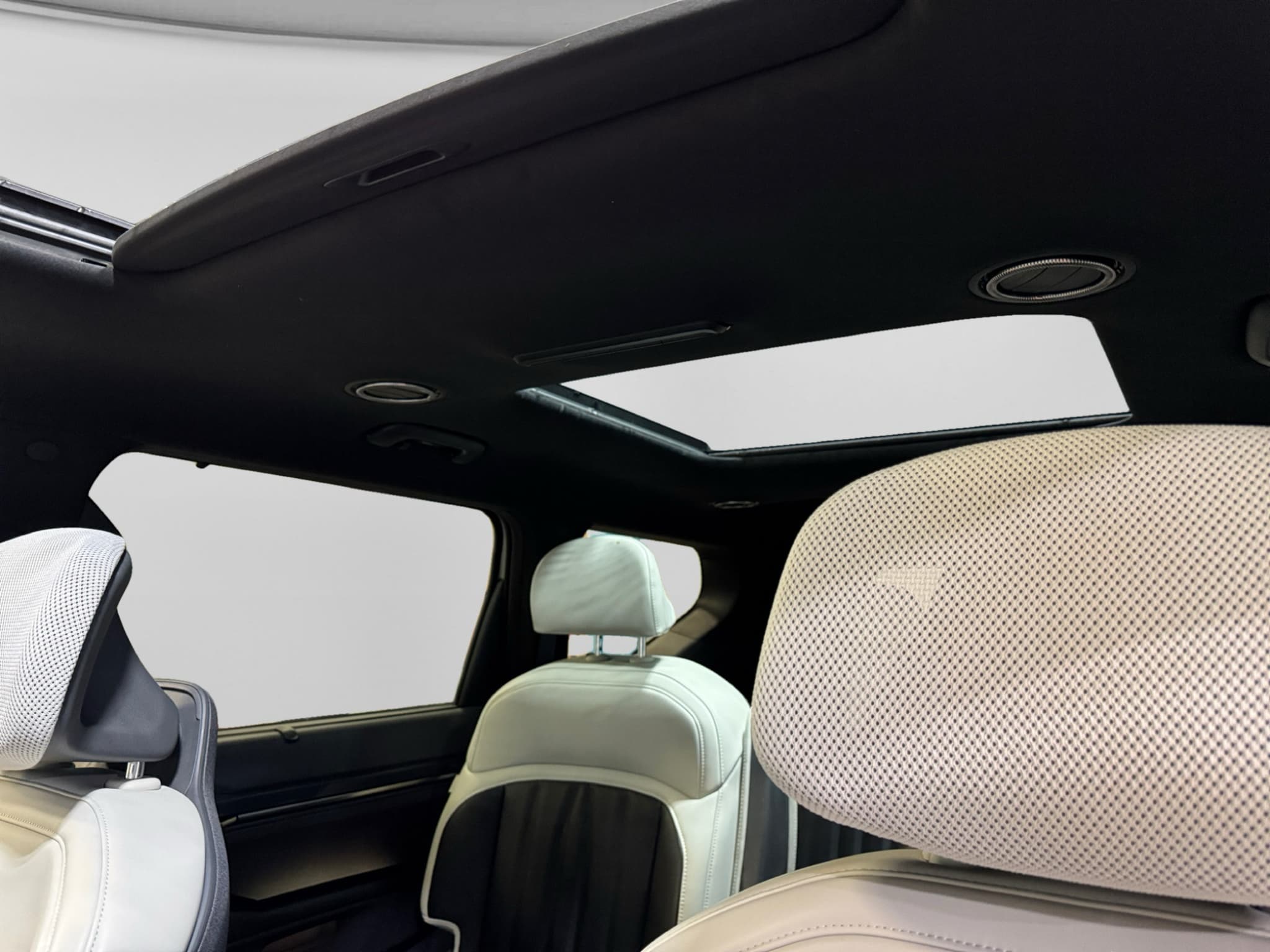 2024 Kia EV9 view 25