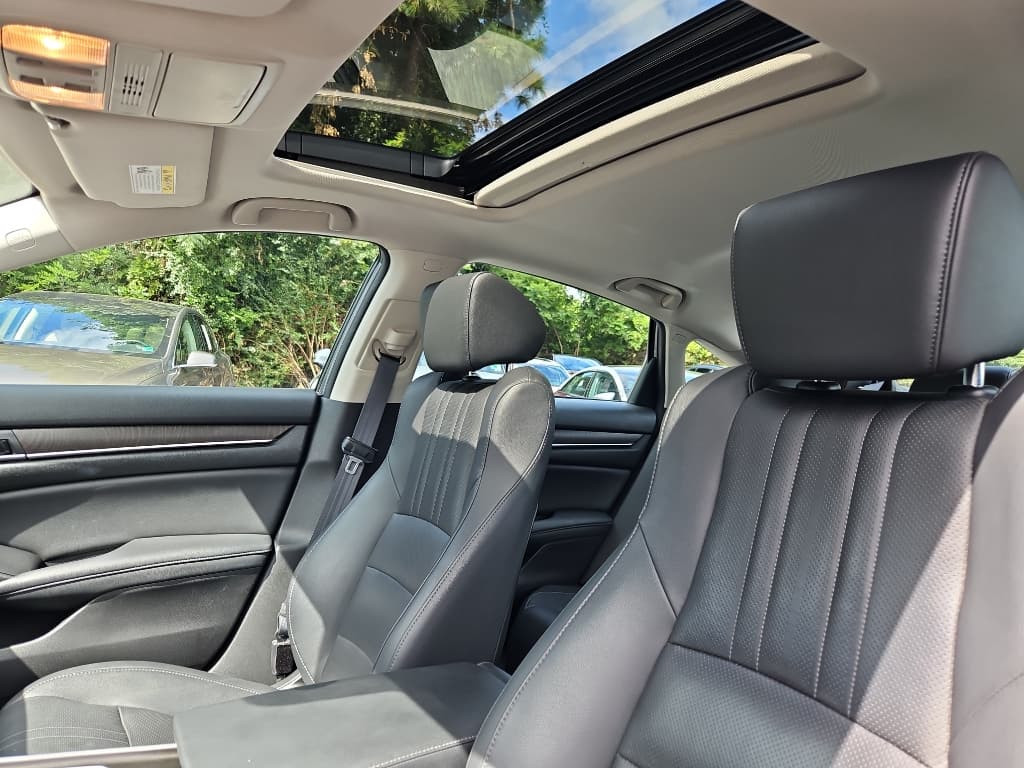 2021 Honda Accord view 7