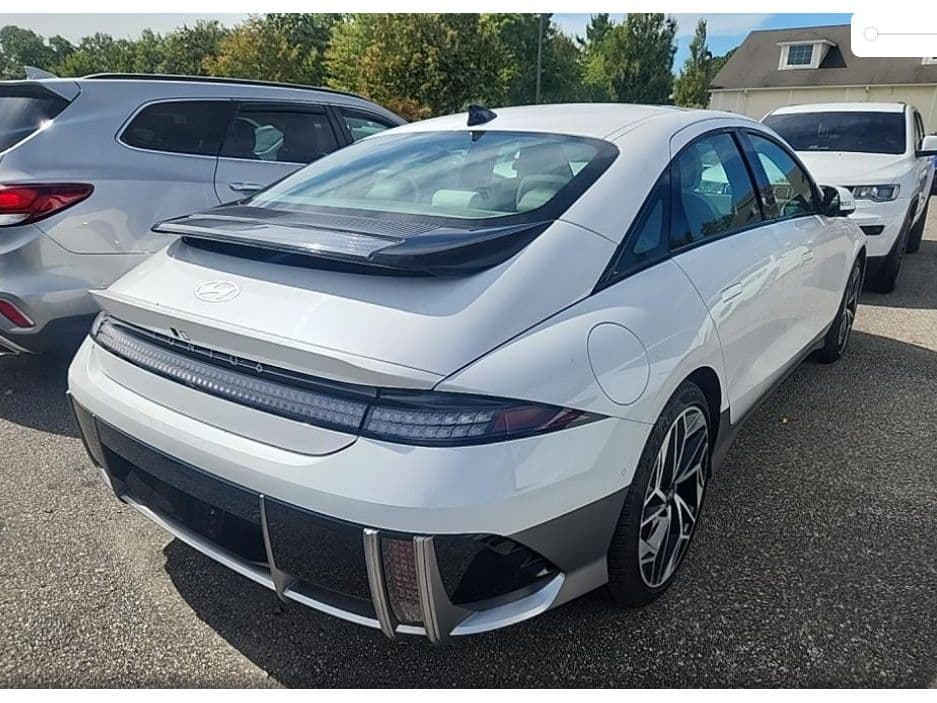 2023 Hyundai IONIQ 6 view 2