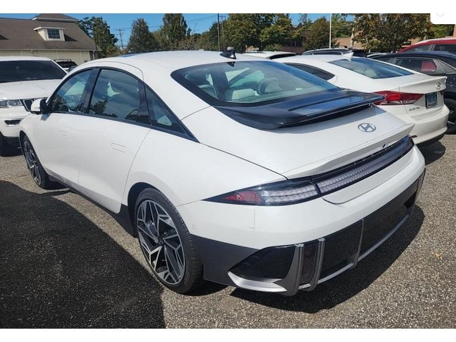 2023 Hyundai IONIQ 6 view 4