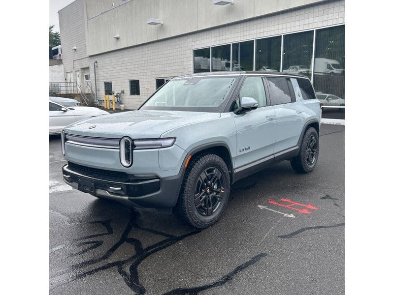 2025 Rivian R1S