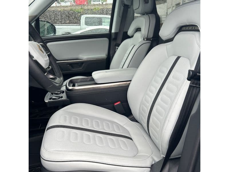 2025 Rivian R1S view 5
