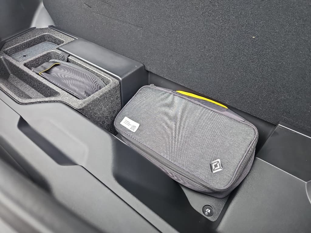 2025 Rivian R1S view 6