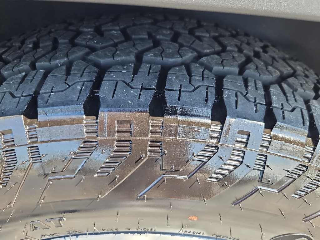 2025 Rivian R1S view 31