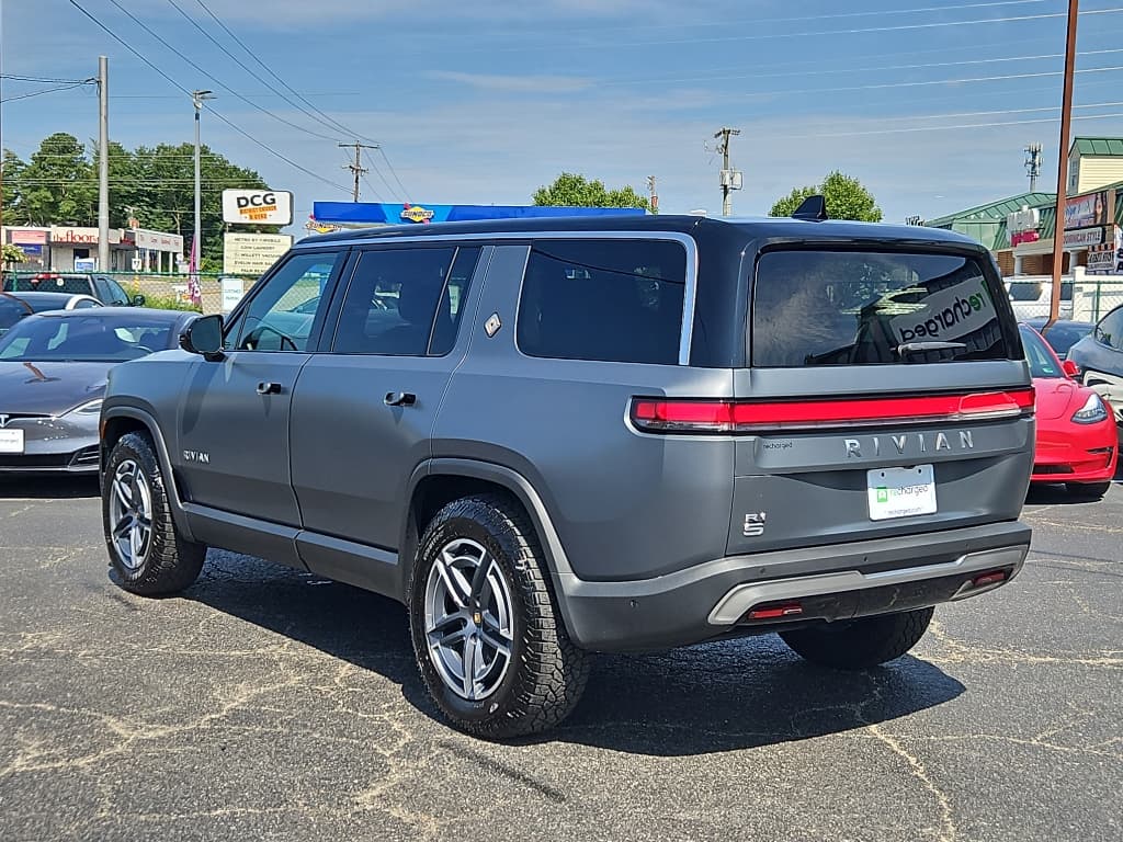 2025 Rivian R1S view 2