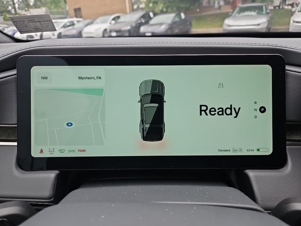2025 Rivian R1S view 9