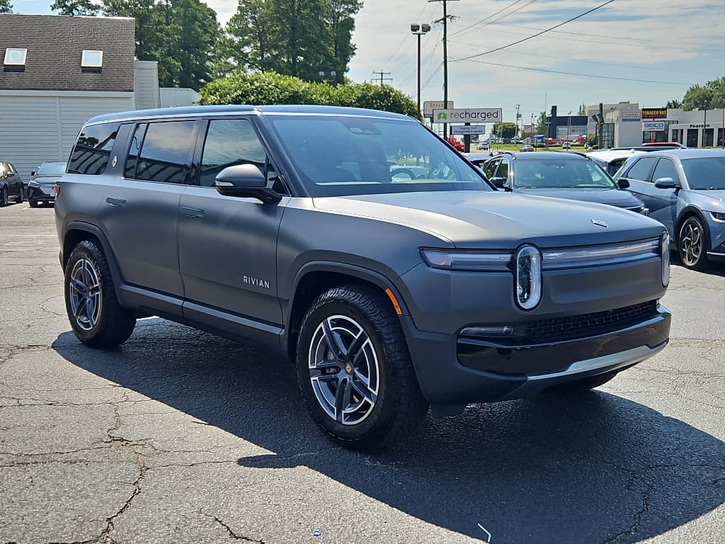 2025 Rivian R1S view 4
