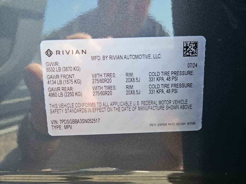 2025 Rivian R1S view 26