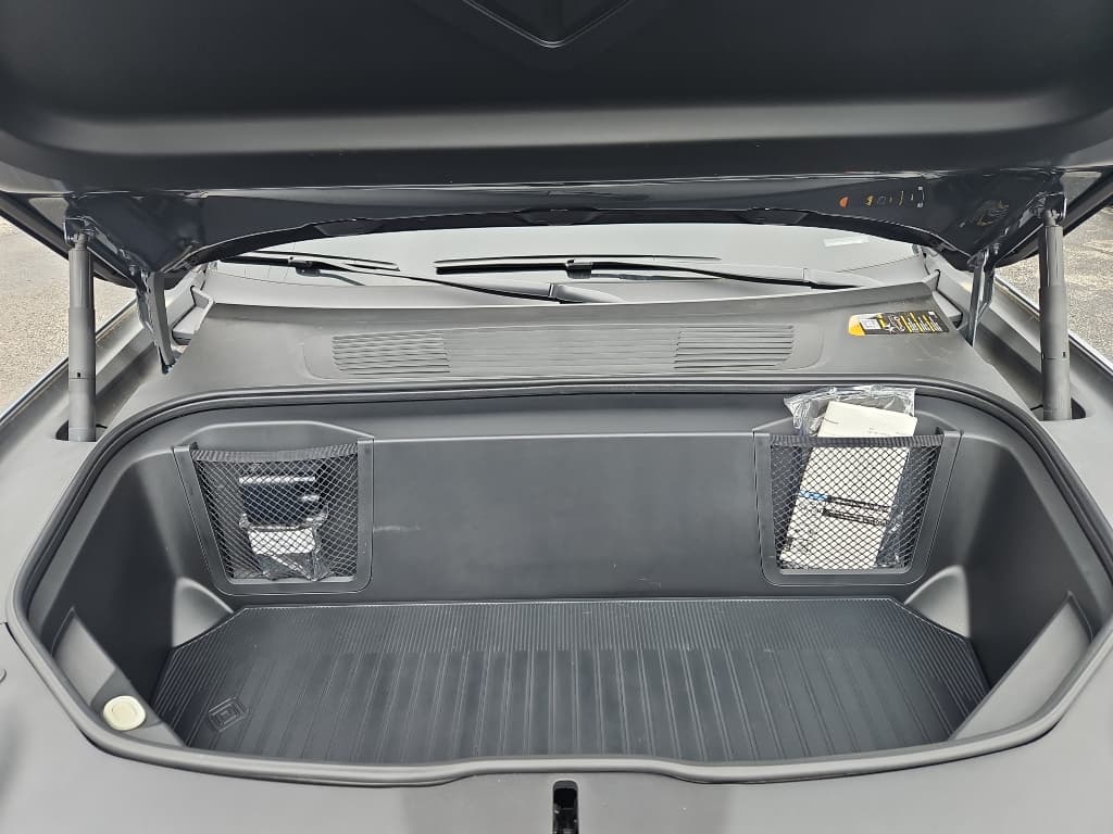 2025 Rivian R1S view 24