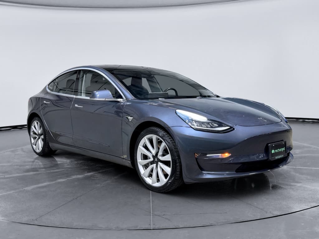 2018 Tesla Model 3 view 4