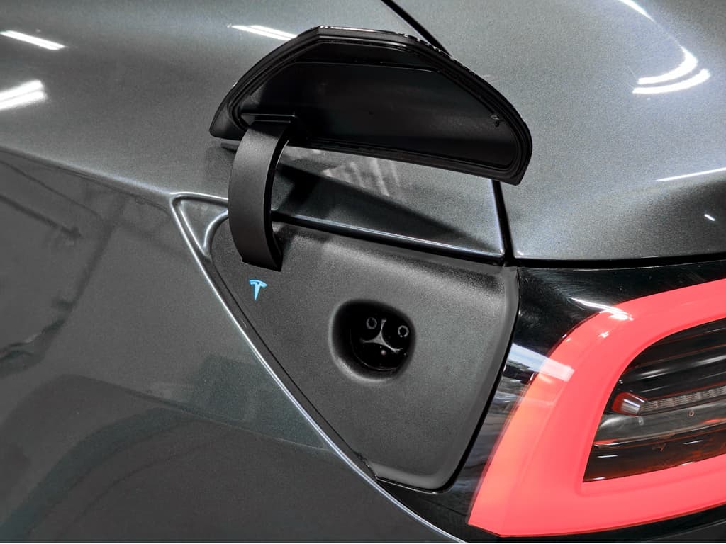 2018 Tesla Model 3 view 5