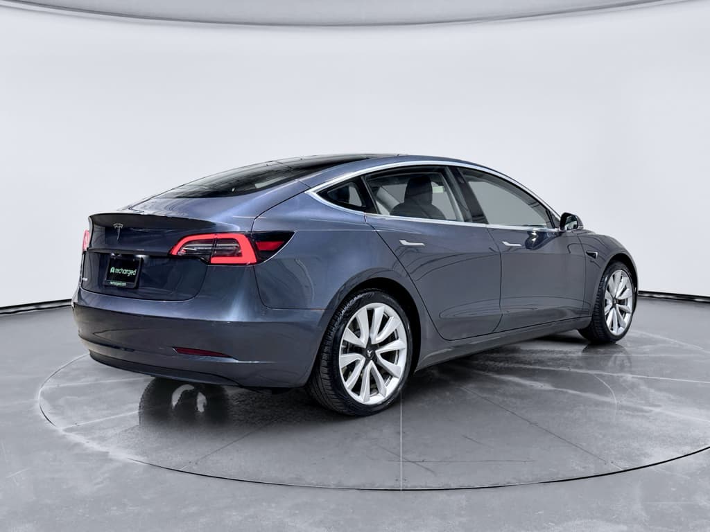 2018 Tesla Model 3 view 3
