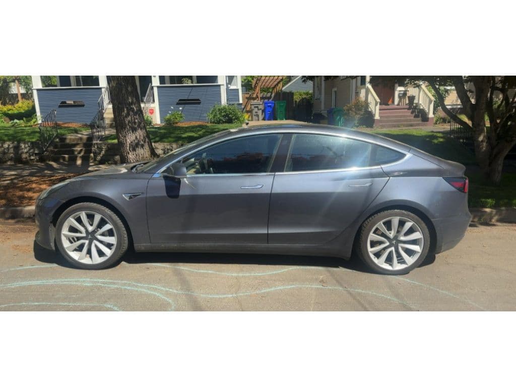 2018 Tesla Model 3 view 3
